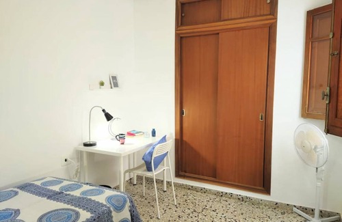 Paterna Station Balnéaire | 120 m² Chambre privée ∙ 1 chambre ∙ 4 personnes