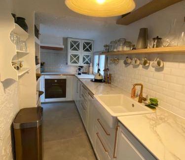 Riou - Petit Juas - Av de Grasse Station Balnéaire | 120 m² Résidence de vacances ∙ 4 chambres ∙ 7 personnes