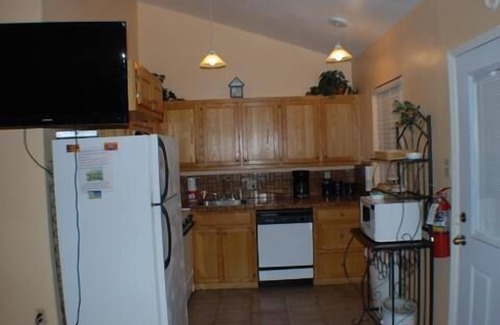 Port Mansfield Copropriété | 123 West Harbor Condo B - Beautiful Condo in the harbor with spacious deck