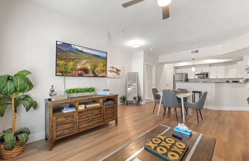 Phoenix Appartement | 125 2 BR near State Farm & Parks w/ Gym & Heated Pool