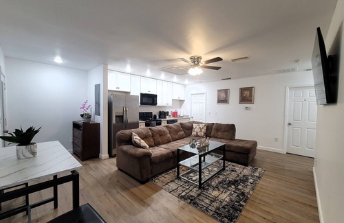 Tallahassee Maison | 126-House (10BR): a renovated duplex near FSU