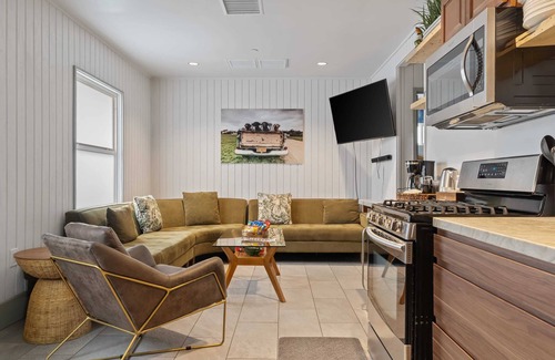 Stockton Hôtel | 12BR Retreat @ Resort 48 guests. Expand to 34BR.
