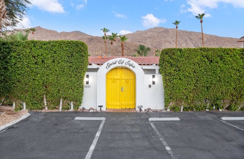 Tahquitz River Estates Maison | Newly Renovated 12BR! Perfect for Coachella!