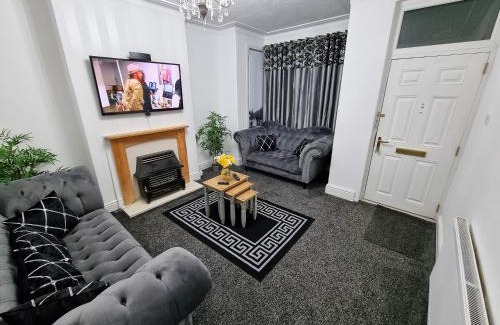 Beeston Maison | *12PR* Setup for your most relaxed & amazing stay + Free Parking + Free Fast WiFi *