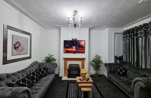 Beeston Maison | *12PR* Setup for your most relaxed & amazing stay + Free Parking + Free Fast WiFi *