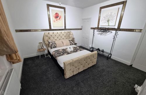 Beeston Maison | *12PR* Setup for your most relaxed & amazing stay + Free Parking + Free Fast WiFi *