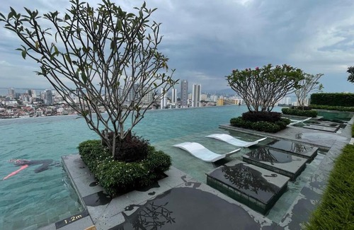 George Town Appartement | 13 Beacon Executive Suites #RoofTopPool #LuxurySuites