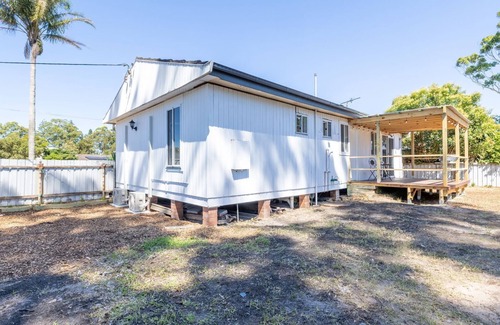 Tanilba Bay Maison | 13 Beatty Blvd - Air Con, Wi-Fi, Linen, Boat Parking, Pet Friendly