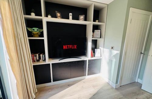 Barnt Green Appartement | 13 Luxury Solihull Townhouse Sleeps 10 NEC BHX