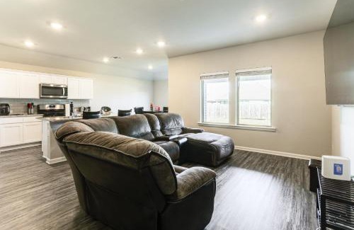 Zachary Maison | 13 Mi to Baton Rouge Family-Friendly Home