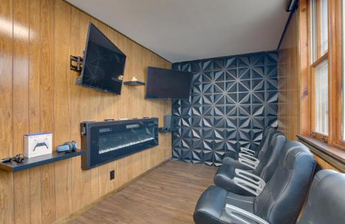 Maywood Maison | 13 Mi to Dtwn Chicago Maywood Home with Fireplace