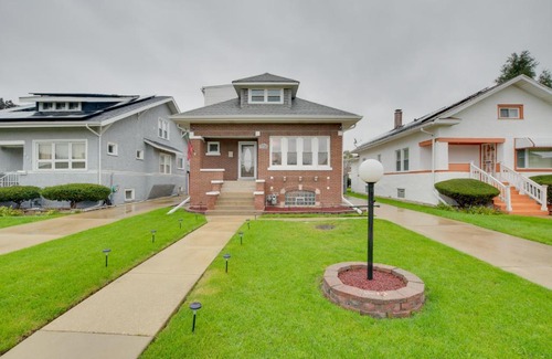 Maywood Maison | 13 Mi to Dtwn Chicago Maywood Home with Fireplace