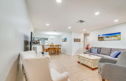 Spring Hill Maison | 13 Mi to Hudson Beach Spring Hill Home with Lanai