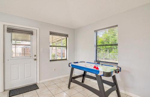 Spring Hill Maison | 13 Mi to Hudson Beach Spring Hill Home with Lanai