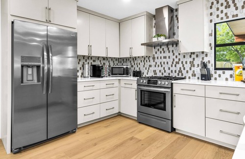 McNeil Maison | 13 minutes from the Austin Downtown, Pool, Escape to the best getaway