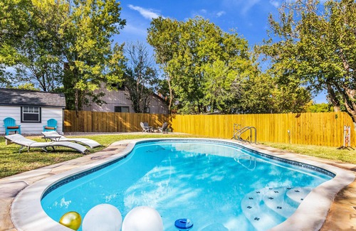 McNeil Maison | 13 minutes from the Austin Downtown, Pool, Escape to the best getaway