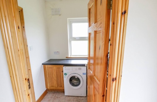 Keel Cottage | 13 TRAWMORE COTTAGES, pet friendly in Keel, County Mayo
