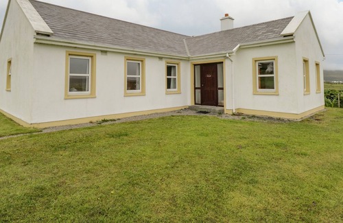 Keel Cottage | 13 TRAWMORE COTTAGES, pet friendly in Keel, County Mayo