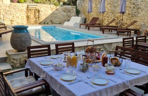 Euzet-les-Bains Lit Et Petit-Déjeuner | 135 m² Chambre d'hôtes ∙ 4 chambres ∙ 10 personnes