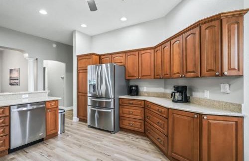 Lady Lake Maison | 138 Z2B VILLAGE OF VALLE VERDE by REMAX Premier