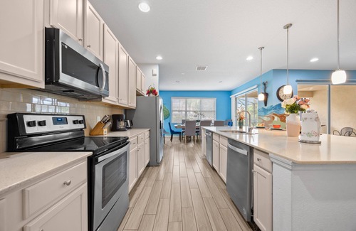 Davenport Maison | 13BR/10BA/Themed/hot tub/pool Villa 6000 Solterra