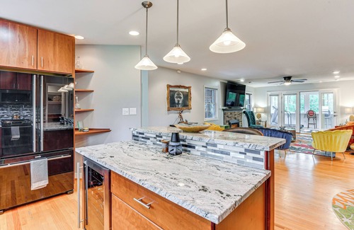 Colesville Maison | 14 Mi to DC: Retreat w/ Hot Tub & Sunroom!