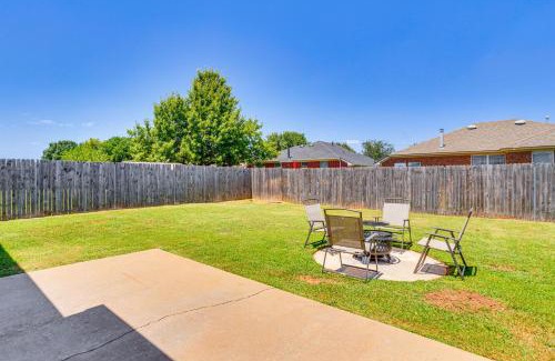 Edmond Maison | 14 Mi to Dtwn OKC Edmond Gem with Fenced Yard!