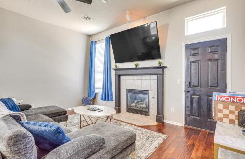 Edmond Maison | 14 Mi to Dtwn OKC Edmond Gem with Fenced Yard!