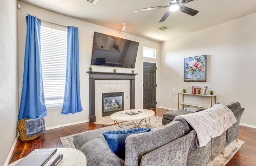 Edmond Maison | 14 Mi to Dtwn OKC Edmond Gem with Fenced Yard!