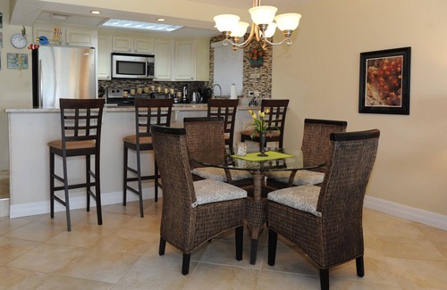 Seven Mile Beach Copropriété | Spectaculaire Oceanfront sur Pristine 7 Mile Beach Discovery Point Club # 14