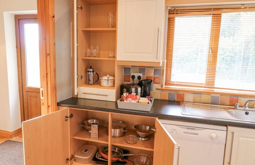 Sneem Cottage | 14 SNEEM LEISURE VILLAGE, pet friendly in Sneem, County Kerry