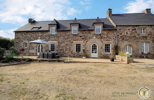 Plenee-Jugon Maison | 140 m² Gîte ∙ 4 chambres ∙ 8 personnes