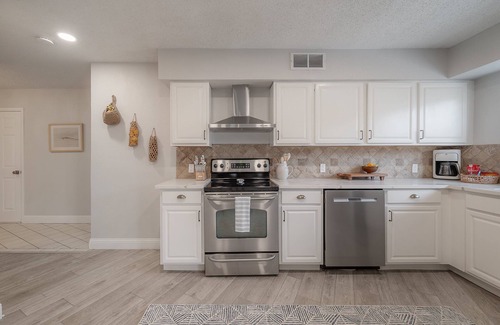 Largo Maison | 14295 Chamberlain Ave