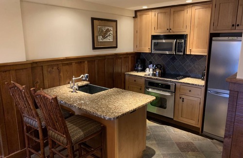 Lake Placid Copropriété | 15-45% de réduction - Whiteface Lodge - piscines, bains à remous, spa, salle de jeux et théâtre!