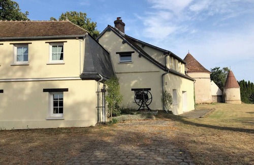 Bailleau-l'Eveque Maison | A 15' de CHARTRES (28) : Propriété historique, calme et jacuzzi.