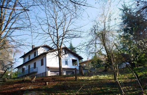 Serramazzoni Villa | 15 km from Maranello Villa Ferrari, sleeps 11, fireplace, billiards and foosball table