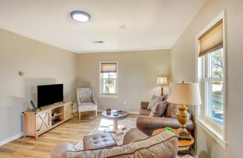 Drexel Maison | 15 Mi to La Cygne Lake Peaceful Ranch Home