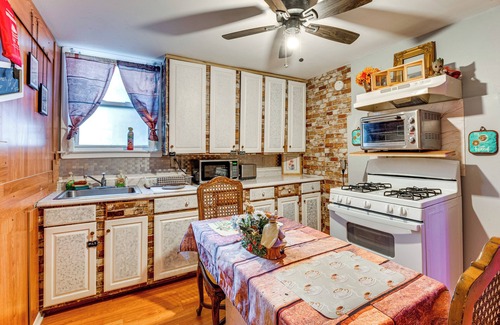 Newark Appartement | 15 Mi to NYC: Pet-Friendly Newark Apt