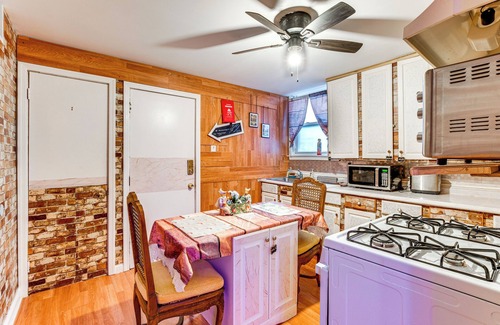 Newark Appartement | 15 Mi to NYC: Pet-Friendly Newark Apt