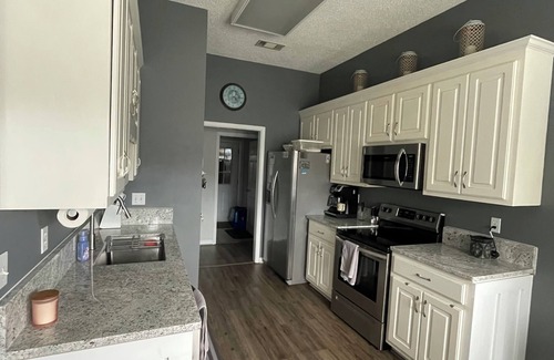 Northport Maison | 15 min drive to GAME day! 3b/2bth home