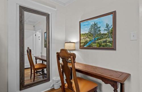 Newport Maison | 15 min to Beach, 3 Acre Country Living, Firepit