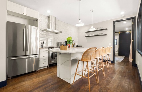 McGinley Square Maison | 15 Min to NYC - NEW 3BR Near PATH + FREE Parking + Gameroom