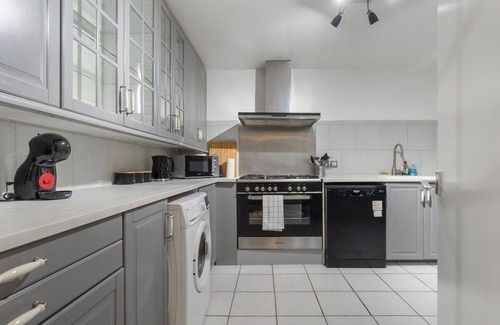 Junction Appartement | 15 Mins to Central LDN | Spacious Home | Sleeps 8
