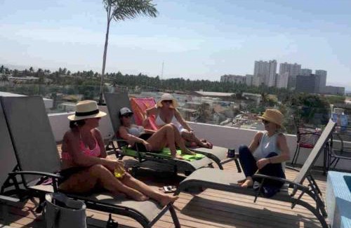 Diaz Ordaz Appartement | 15 Minute Walk to Beach KING Bed Rooftop Pool