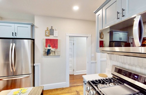 Roslindale Appartement | 15 minutes to Fenway Park! Family-sized unit offers free parking.
