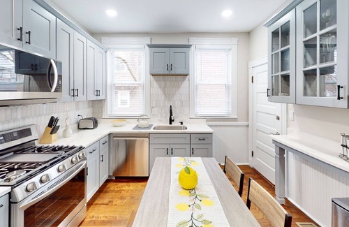 Roslindale Appartement | 15 minutes to Fenway Park! Family-sized unit offers free parking.
