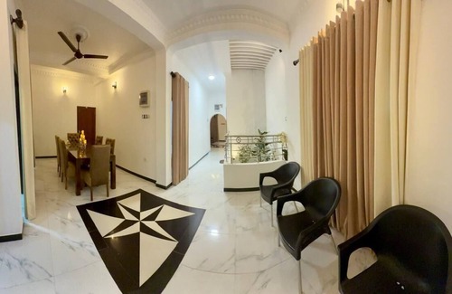 Hendala Appartement | 15 minutes to Port City and Galle Face Greens!
