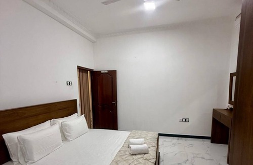 Hendala Appartement | 15 minutes to Port City and Galle Face Greens!