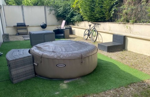 Noisiel Maison | 15 mn Paris et 15 mn Disney 3 mn JO Vaires 3 ch terrasse bbq baignoire jacuzzi