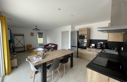 Neffies Maison | 15 mn Pézenas, maison confort 4* avec terrasse ensoleillée et parking privatifs.